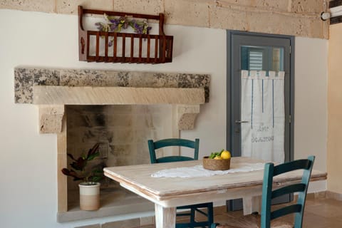 Seating area, Dining area