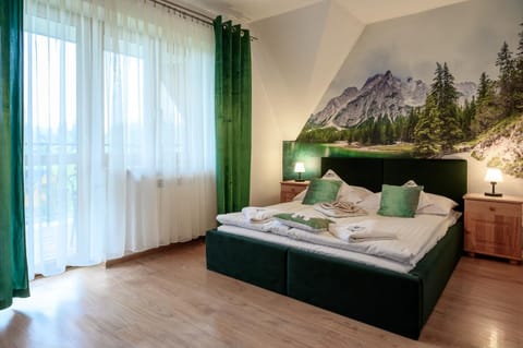Bed, Natural landscape, Photo of the whole room, Bedroom, Mountain view, towels