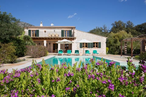 Staff, Facade/entrance, People, Garden, Library, Table tennis, Balcony/Terrace, Garden view, Mountain view, Pool view, Family