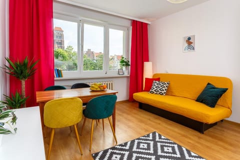 Seating area, Dining area, City view, Garden view