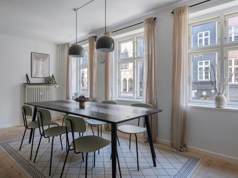 Restaurant/places to eat, kitchen