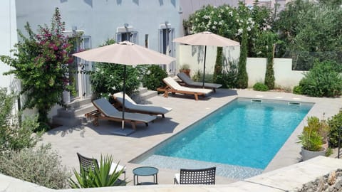 Property building, Patio, Day, Garden, Garden view, Pool view, Swimming pool, sunbed