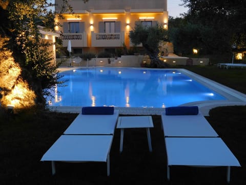 Property building, Garden, Garden view, Swimming pool
