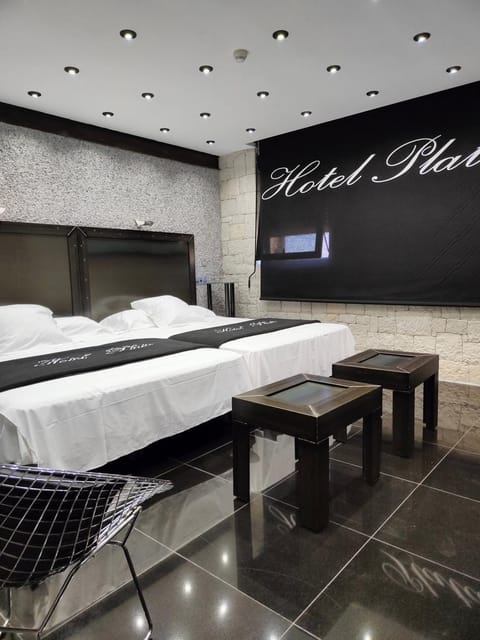 Bed, Natural landscape, Photo of the whole room, Bedroom, City view, Mountain view, furniture