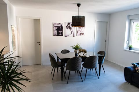 Living room, Dining area