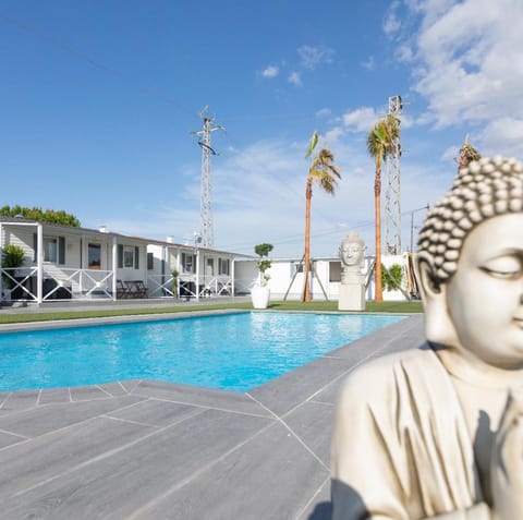 Property building, Garden, Swimming pool