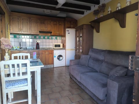 Dining area, heating, internet, toaster, washing machine, kitchen, air conditioner