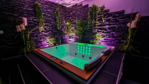 Hot Tub, Hot Tub, Spa and wellness centre/facilities, Photo of the whole room, Bedroom