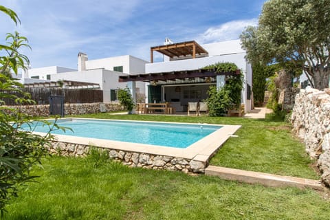 Property building, Spring, Day, Garden, Garden view, Pool view, Swimming pool, sunbed