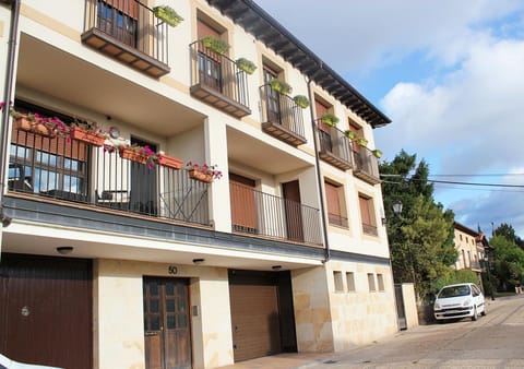 Property building, Balcony/Terrace, Street view