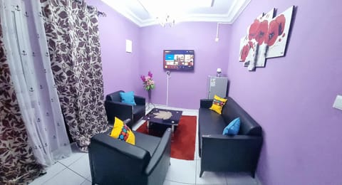 TV and multimedia, Living room, Seating area, Evening entertainment