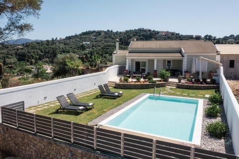 Day, Natural landscape, Swimming pool, sunbed