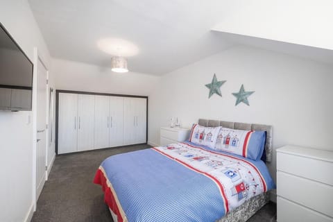 Cleethorpes Holiday Home SLEEPS 6 House in Cleethorpes