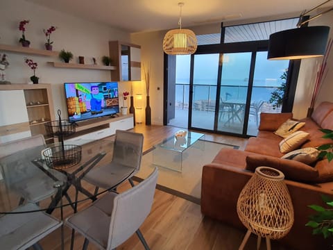 TV and multimedia, Living room, Lounge or bar, Sea view