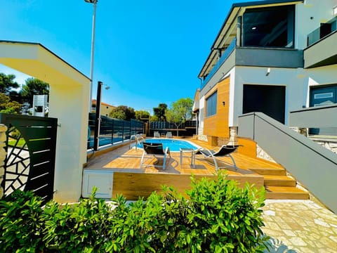 SANJA - with a large covered terrace and pool Apartment in Banjole