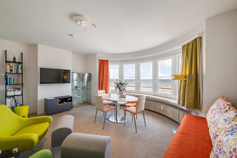 TV and multimedia, Seating area, Dining area, Sea view