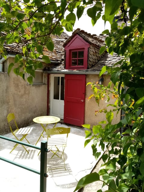 Patio, Facade/entrance