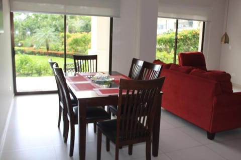 Dining area, Swimming pool