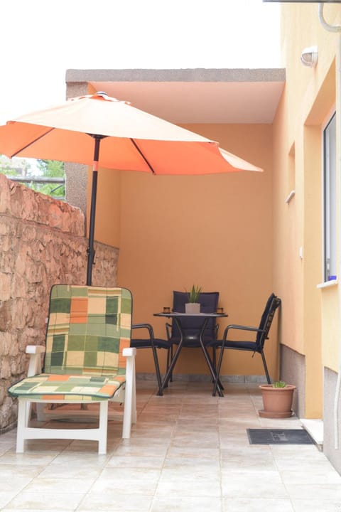 Apartment Nikola Bed and Breakfast in Okrug Gornji