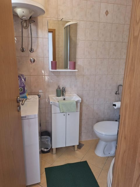 Apartment Nikola Bed and Breakfast in Okrug Gornji