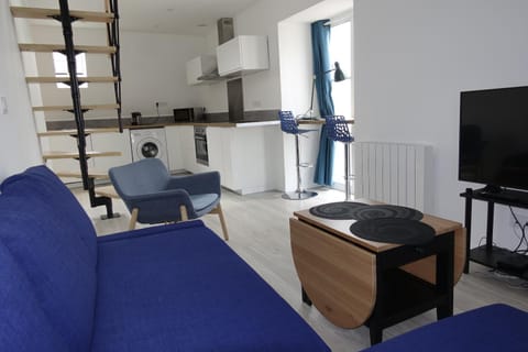 Seating area, dishwasher, washing machine
