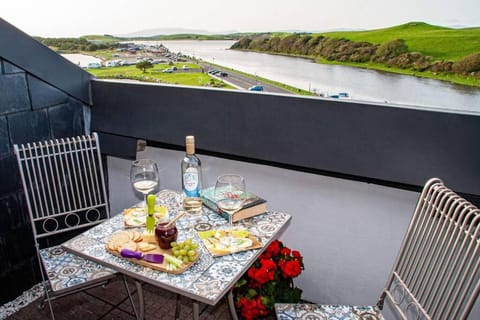 Balcony/Terrace, Food and drinks, Sea view