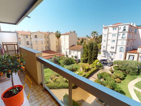 Grand studio climatisé avec alcôve et terrasse au centre de Menton - FR-1-196-288 Apartment in Menton