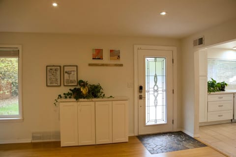 Private Seattle Getaway Home Near Lake Washington! House in Tukwila