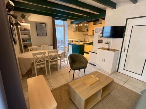 Living room, Communal kitchen