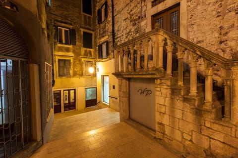Property building, Night