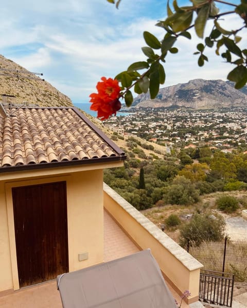 Balcony/Terrace, Mountain view