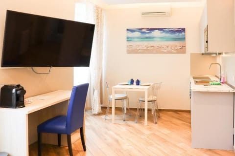 TV and multimedia, Coffee/tea facilities, Dining area, microwave, air conditioner