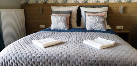 Bed, Other, Decorative detail