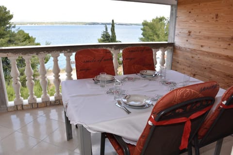 Beachfront - Vali Apartment in Šibenik-Knin County, Croatia