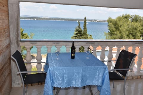 Beachfront - Vali Apartment in Šibenik-Knin County, Croatia