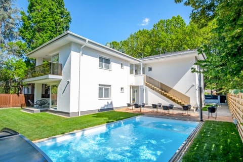 Property building, Swimming pool, Swimming pool