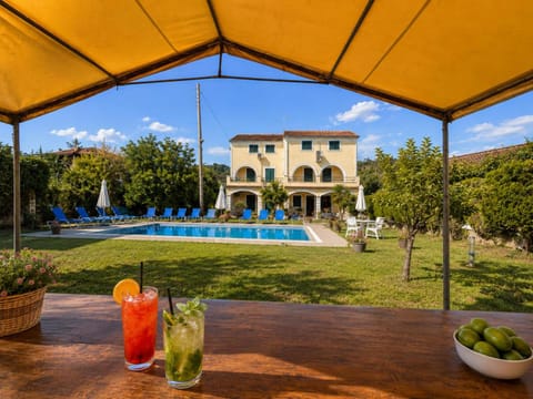 Property building, Day, Garden view, Pool view, Swimming pool, Drinks, sunbed