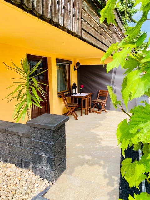 Patio, Facade/entrance