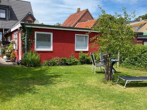 Property building, Garden, Balcony/Terrace