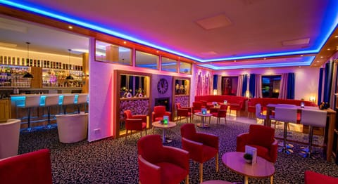 Restaurant/places to eat, Communal lounge/ TV room, Nightclub / DJ, Lounge or bar