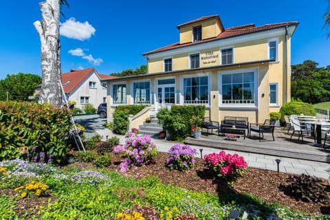 Property building, Spring, Day, Garden, Garden view