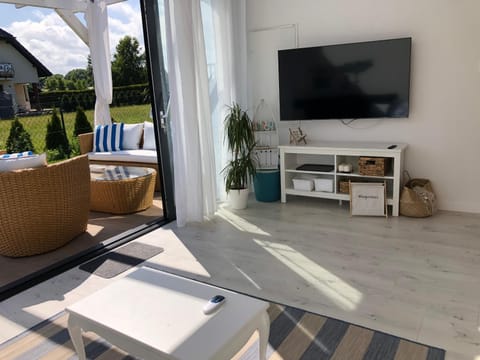 Domek z jacuzzi Summer House Dziwnówek Wrzosowo House in West Pomeranian Voivodeship, Poland