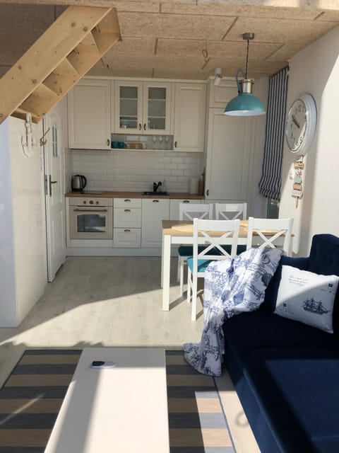 Domek z jacuzzi Summer House Dziwnówek Wrzosowo House in West Pomeranian Voivodeship, Poland