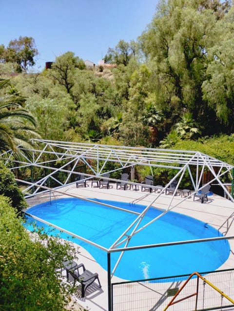 Day, Pool view