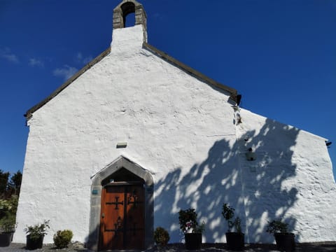 Property building, Day, Bird's eye view, Garden view, Lake view, Landmark view, Mountain view