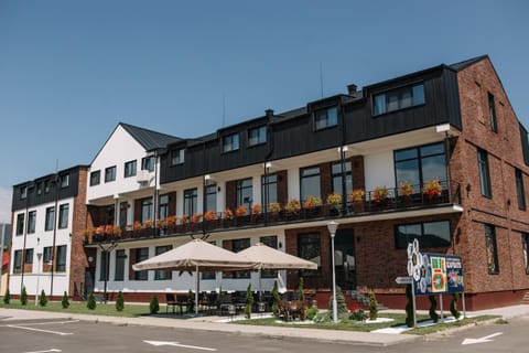 Property building, Facade/entrance, Balcony/Terrace