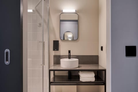 Shower, Bathroom, towels