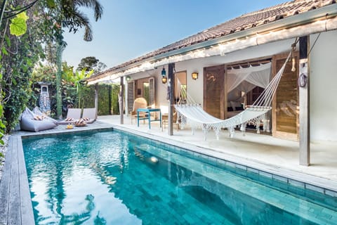 Bird's eye view, Swimming pool