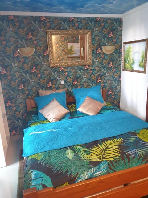 Bed, Photo of the whole room