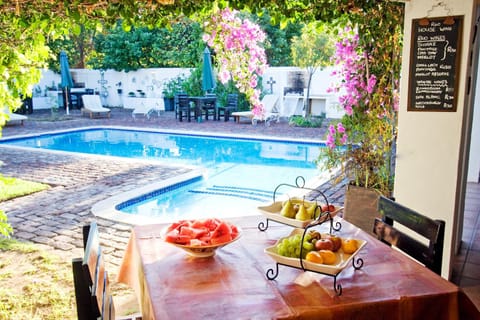Patio, Restaurant/places to eat, Day, Food, Swimming pool
